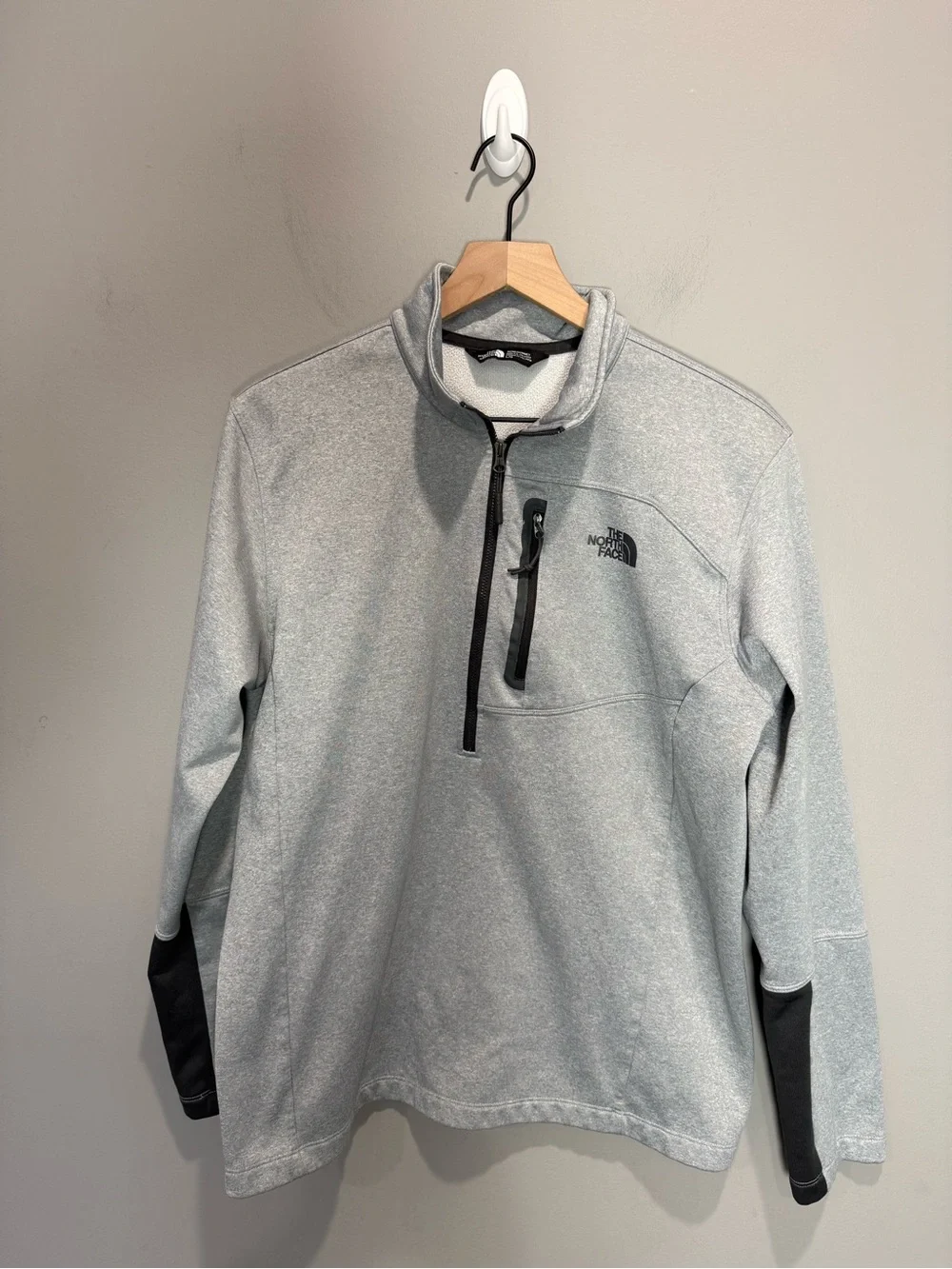The North Face Men’s Large Gray 1/4 Zip Pullover Fleece Jacket